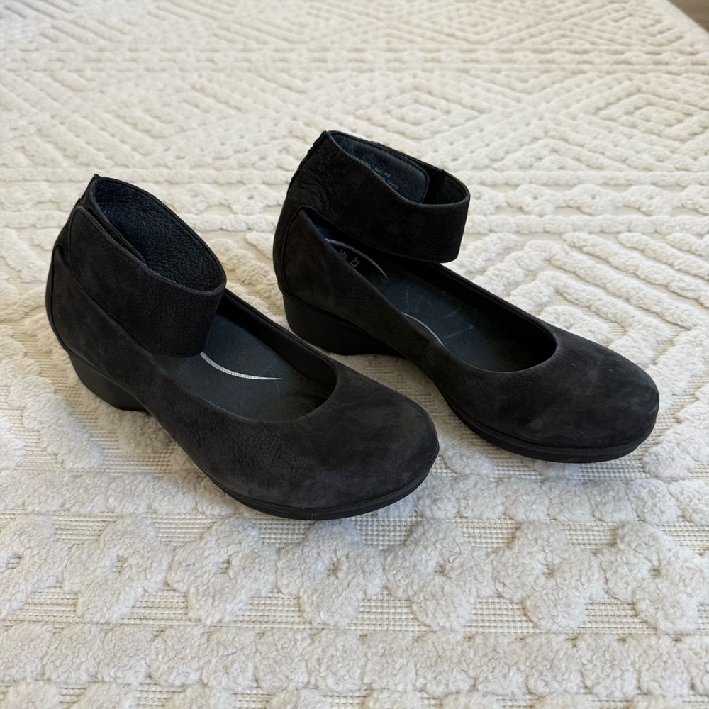 Dansko Leather Ankle Strap Wedge Shoes Womens 40 Black Comfort Career Work